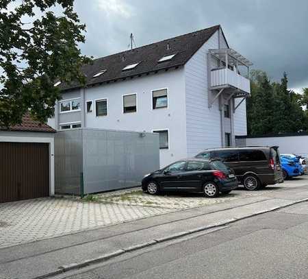 Sehr schöne und geräumige 3 Zimmer OG-Wohnung mit Balkon