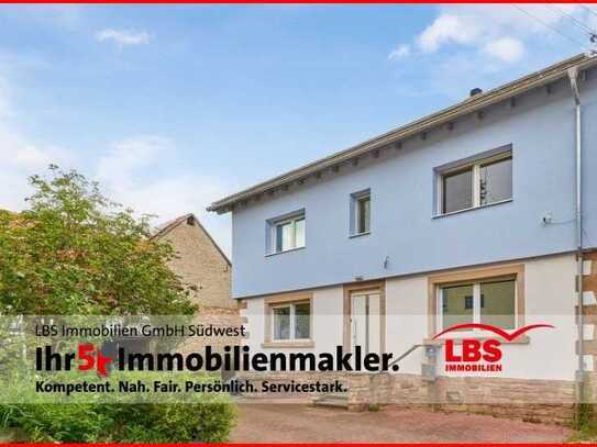 Charmantes Landhaus mit kleinem Garten, Solar- u. PV-Anlage