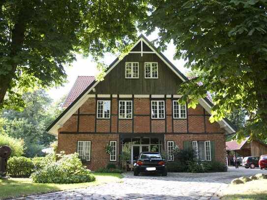 5 Zimmer Wohnung, Balkon mit Seeblick, Loggia, Einbauküche und Kamin in Hoisdorf