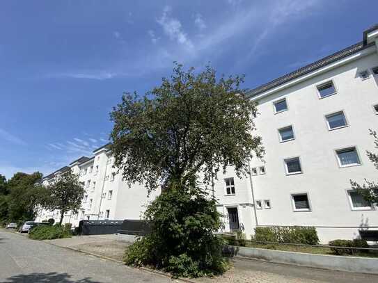 Helle 2-Zimmer-Wohnung mit Balkon fußläufig zur Fuhlsbüttler Straße