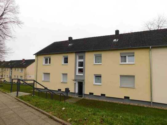 Überruhr-Holthausen: Frisch renovierte 3-Zi.-Whg. mit Balkon