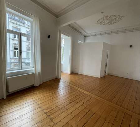 Modernisierte 2-Zimmer-Altbau-Wohnung mit Terrasse in Aachen-West