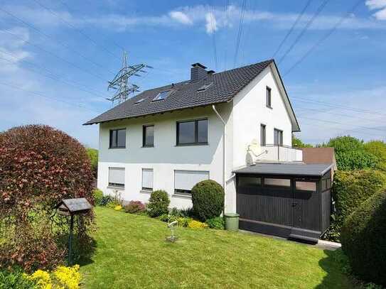 Erstbezug, Klimatisierte 3- Zimmer DG Wohnung mit FBH, Küche, Garten und Carport in Oettinghausen