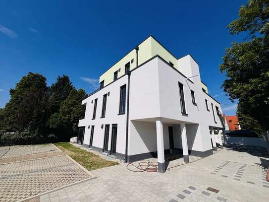 Erstbezug mit Terrasse: Geschmackvolle 2-Raum-EG-Wohnung mit gehobener Austattung in Augsburg