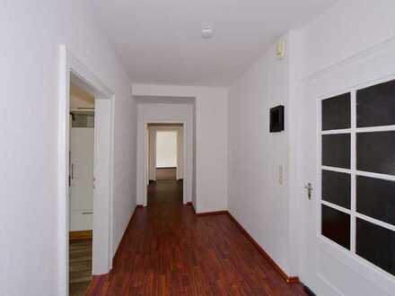 3-Zimmer Wohnung mit EBK & Stellplatz