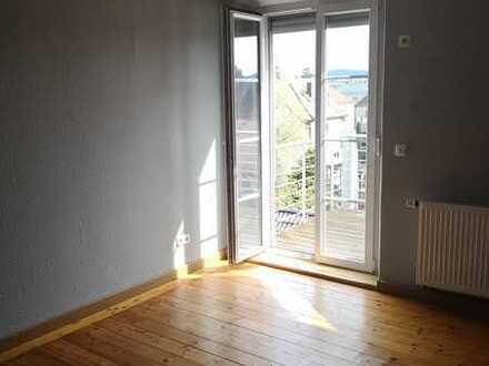 Sonnige Altbauwohnung mit Balkon