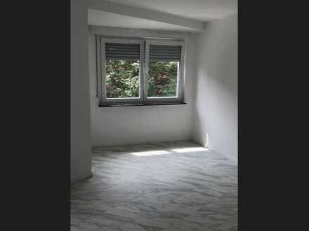 Gepflegte 2-Zimmer-Wohnung mit Balkon in Aschaffenburg