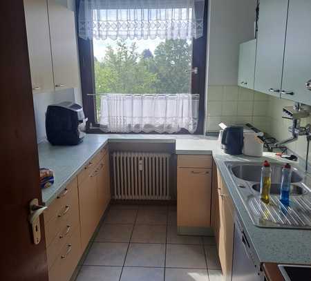 Gepflegte, helle 3 Zimmer Wohnung mit Einbauküche und Balkon