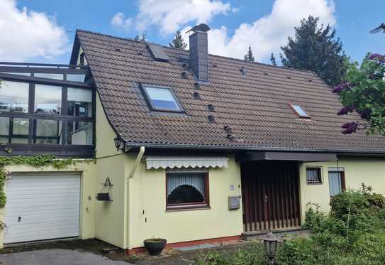 Großzügiges Einfamilienhaus mit Einliegerwohnung mit einer Gesamtfläche von etwa 289 m²