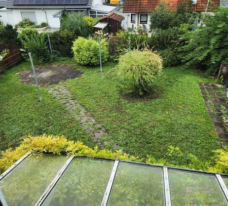 Zweifamilienhaus im skandinavischen Stil mit großem Grundstück sowie Anbaupotential
