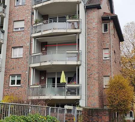 Gepflegte 3-Zimmer-Wohnung mit Balkon und Einbauküche, Nebenkosten zur Zeit geschätzt in Krefeld