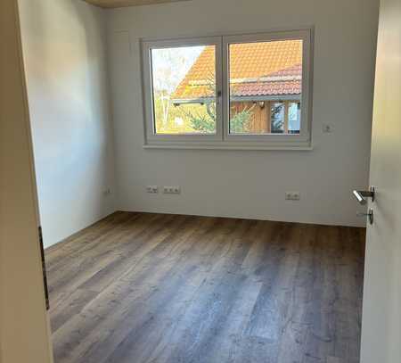 Neuwertige 6-Zimmer-Wohnung mit Balkon in Otterfing