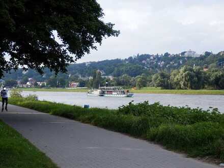 Am Elberadweg in Blasewitz! Zwei tolle Wohnungen m. großer Terrasse, Parkett und mehr !