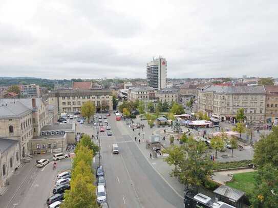 *BEZUGSFREI! Top 2 Raumwohnung mit EBK, großen Balkon und traumhafter Aussicht im Zentrum von Fürth*