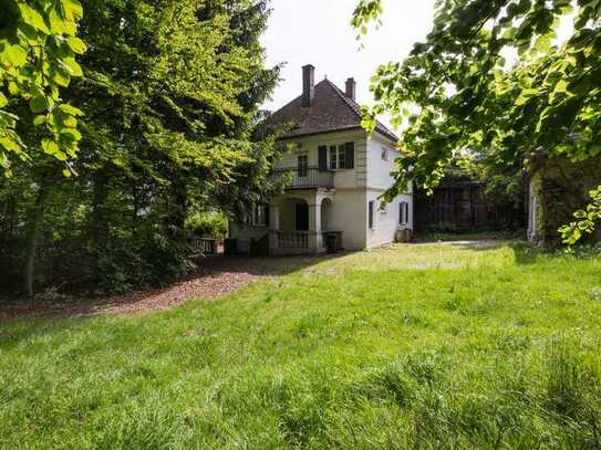 Villa von 1925 mit Remise, idyllischem Grundstück & zusätzlichem Baurecht