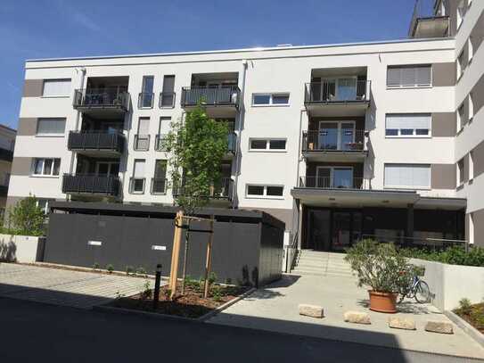 Sehr schöne 3-Raumwohnung in oberster Etage, Balkon, Aufzug, TG-Stellplatz, optional Küche ablösbar