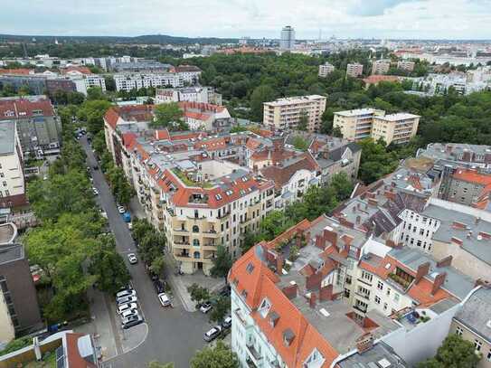 3 Zi. Altbauwohnung mit Fahrstuhl in Volksparknähe