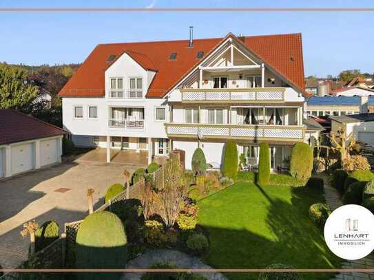 **Traumhaftes Mehrfamilien- und Geschäftshaus**Exquisite Wohnlage in Krumbach**3x Whg & 2x Gewerbe**