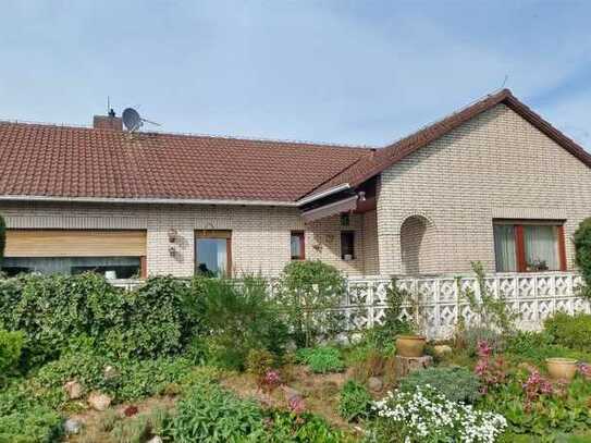 Großzügiger Bungalow mit einladender Terrasse und Doppelgarage!