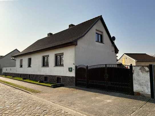 Ruhig gelegenes Einfamilienhaus mit großem Garten und Wiese