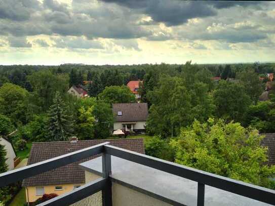 Möblierte Dachwohnung mit Balkon und Weitblick ins Grüne