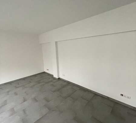 Renovierte große 1 Zimmerwohnung Mit EBK, OHNE Stellplatz!