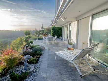 Wohnen mit Weitblick - große Terrasse mit japanischem Garten - Wintergarten - moderne Einbauküche