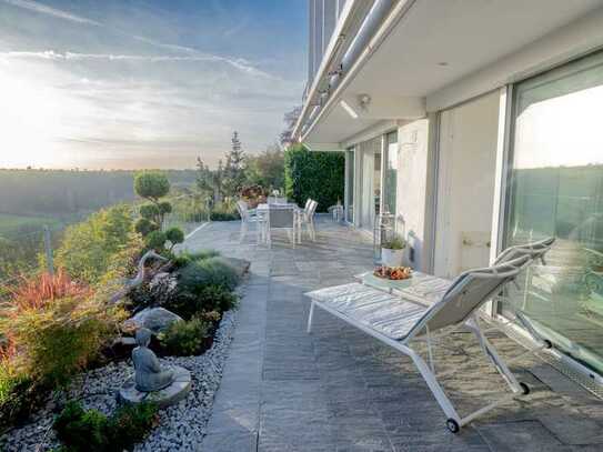 Wohnen mit Weitblick - große Terrasse mit japanischem Garten - Wintergarten - moderne Einbauküche