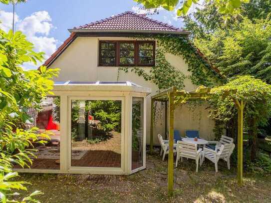 In Ostseenähe! Einfamilienhaus in Wolgast - Mit Einliegerwohnung, Keller, drei Garagen, Kamin u.v.m.