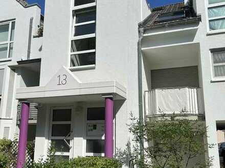 Lichtdurchflutete, gepflegte 2,5-Zimmer- Wohnung mit Balkon und EBK in Mz- Laubenheim bezugsfrei