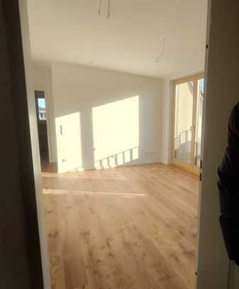 Exklusive 2-Raum-Dachgeschosswohnung mit geh. Innenausstattung mit Balkon und Blick zum Müggelsee