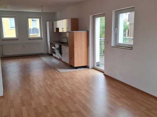 Gepflegte 2-Raum-Wohnung mit großer Terrasse und offener Küche/Einbauküche in Nürnberg