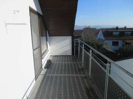 Schöne Dachgeschosswohnung mit Balkon