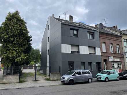 MÖNCHENGLADBACH-GEISTENBECK, SOLIDES MEHRFAMILIENHAUS MIT PKW-GARAGEN!