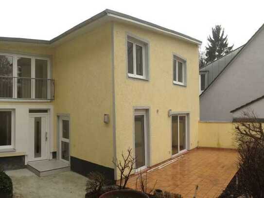 Eckenheim von Privat - Hinterhaus mit 3,5-Zimmer und Terrasse