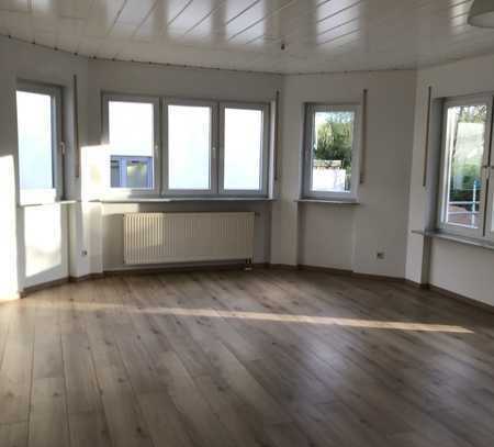 Renovierte 3 Zimmer Wohnung in Lingenfeld / 68m² / 2 Stellplätze