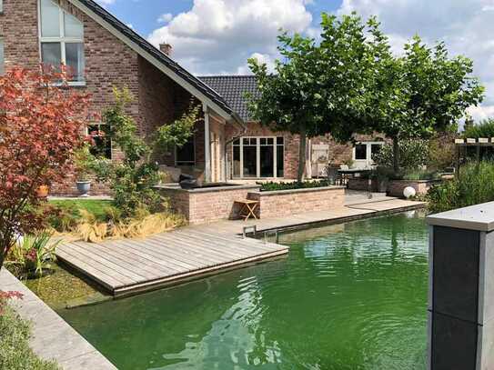 Exklusives Luxus-Einfamilienhaus mit Natur-Schwimmteich im Einzugsgebiet von Düsseldorf