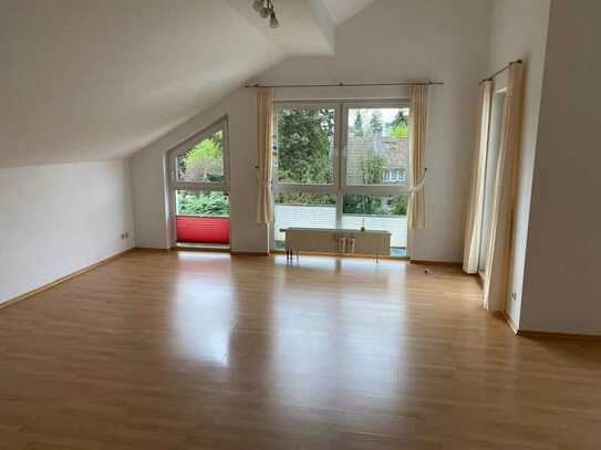 Lichtdurchflutete 3 Zimmer DG-Wohnung mit großem Balkon und Fernsicht "STEINBERG"