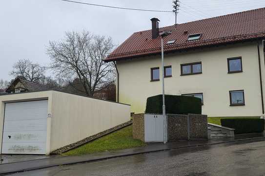 Freundliche und gepflegte 4-Zimmer-Dachgeschosswohnung mit Balkon und EBK in Straubenhardt