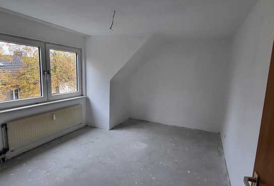 Attraktive 3-Zimmer-DG-Wohnung mit Balkon/ Tarasse in Duisburg Friemersheim