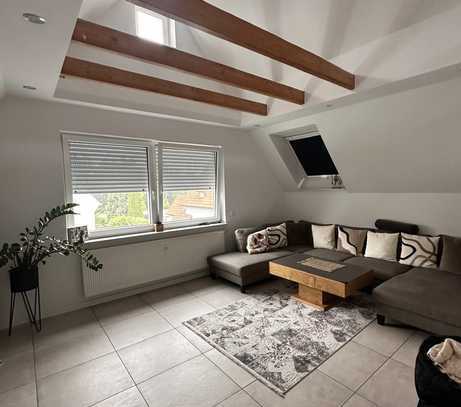 Renovierte Wohnung mit viereinhalb Zimmern und Balkon im Herzen von Schildesche