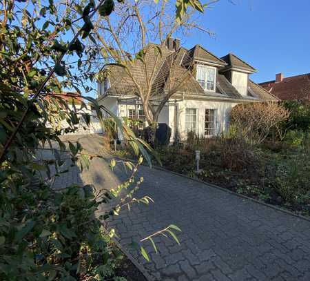 Traumhafte Doppelhaushälfte im Herzen von Adendorf in Sackgasse / Spielstraße