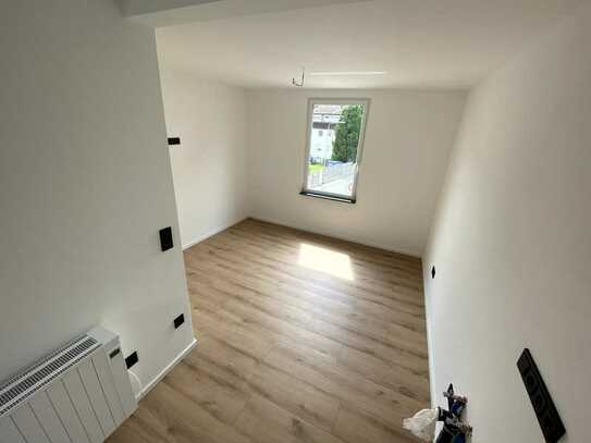 Erstbezug nach Sanierung mit EBK: Stilvolle 1-Raum-DG-Wohnung in Frankfurt