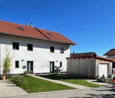 Moderne Doppelhaus-Hälfte mit 4,5 Zimmern, Energiestatus KfW 55, Nähe Ebersberg (Kreis)