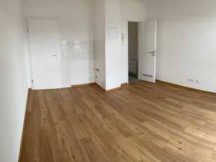 Komplett renovierte 1-Zimmer Wohnung mit Stellplatz in Ludwigshafen-Mitte , auch für Kapitalanleger