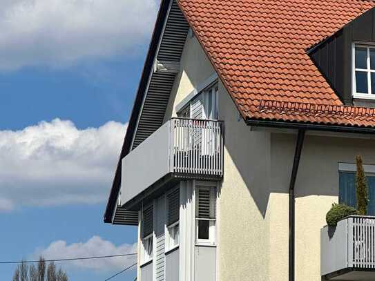 Stilvolle, lichtdurchflutete 2-Zimmer-DG-Wohnung mit Balkon und Alpenblick in Alt-Unterhaching