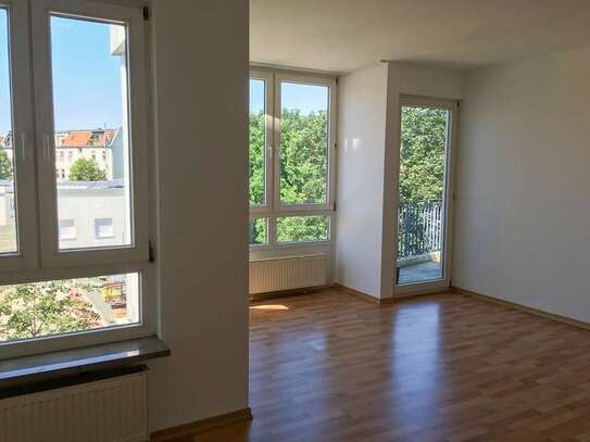 Befristet auf 8 Monate: Gepflegte 2-Zimmer-Wohnung mit Balkon, Einbauküche in Johannisthal, Berlin