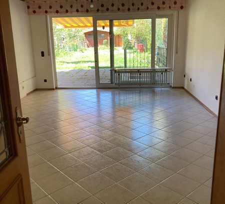 Helle 2-Zi-Whg mit EBK, Abstellraum, geteiltem Garten in Reihenhaus