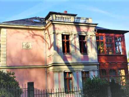 Leben im stilvollen Ambiente * 5 Zi.-Dachg.-Wohnung * Terrasse * Parkett *Einbauküche *Tageslichtbad