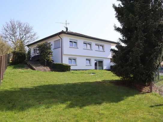 Stilvolle Hochparterre-Wohnung mit Blick ins Grüne